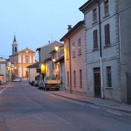 Ostello Le Tre Corone Calendasco Bagian luar foto