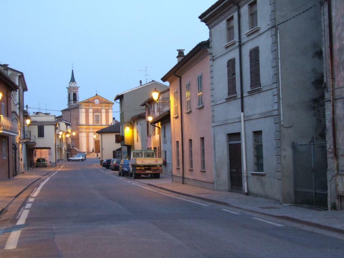 Ostello Le Tre Corone Calendasco Bagian luar foto